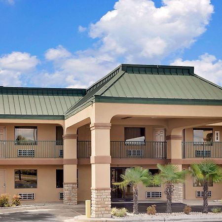 Super 8 By Wyndham Byron/South Macon Exterior foto