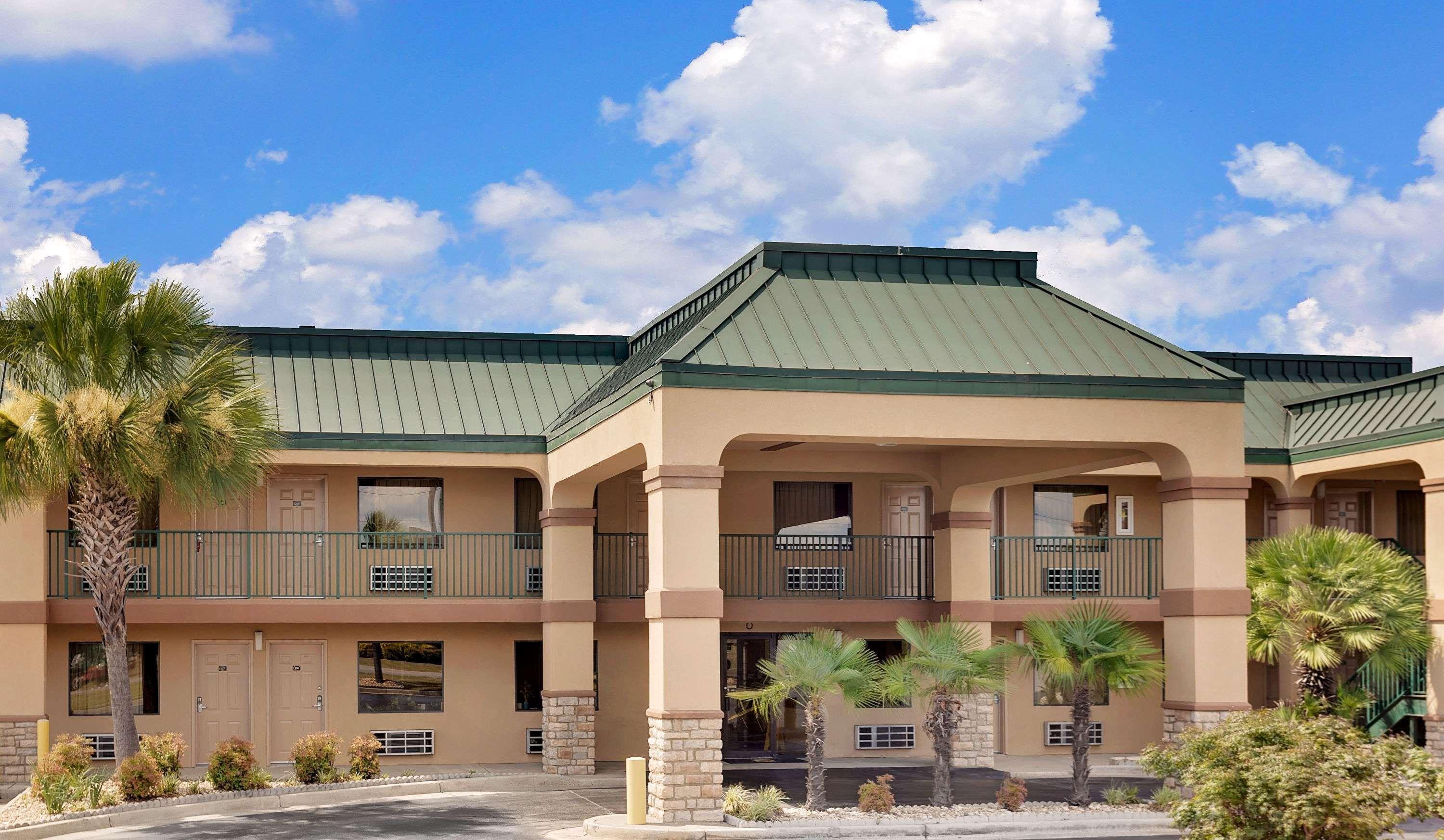 Super 8 By Wyndham Byron/South Macon Exterior foto