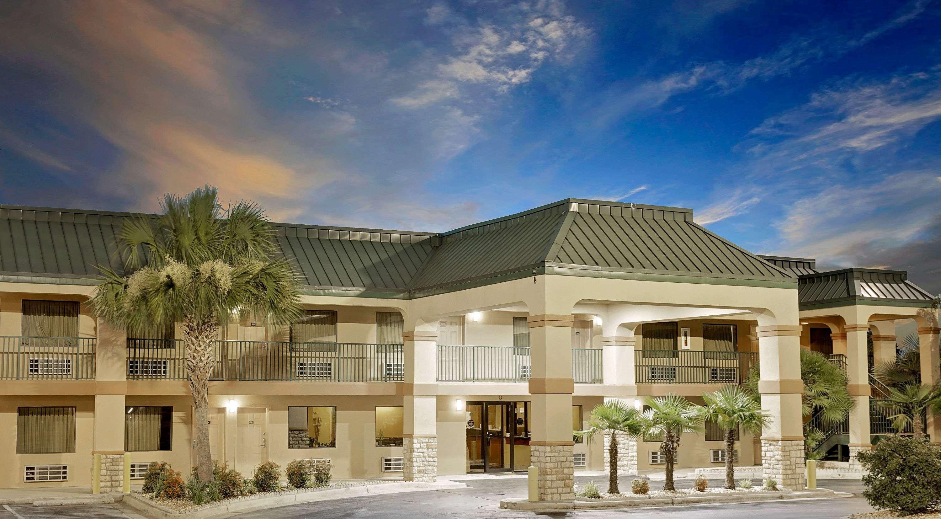 Super 8 By Wyndham Byron/South Macon Exterior foto